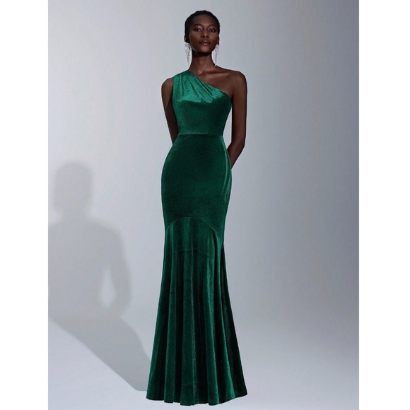 One Shoulder Green Velvet Mermaid Maxi Dress - Picture 14 of 14
